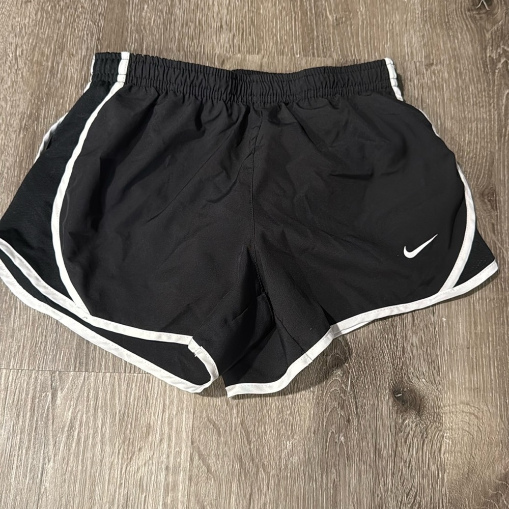 NIKE DRIFIT GIRLS SHORTS